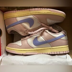 New, never worn Nike Dunks